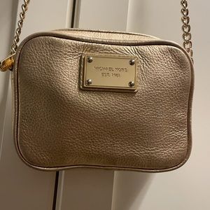 MICHAEL KORS gold cross body bag